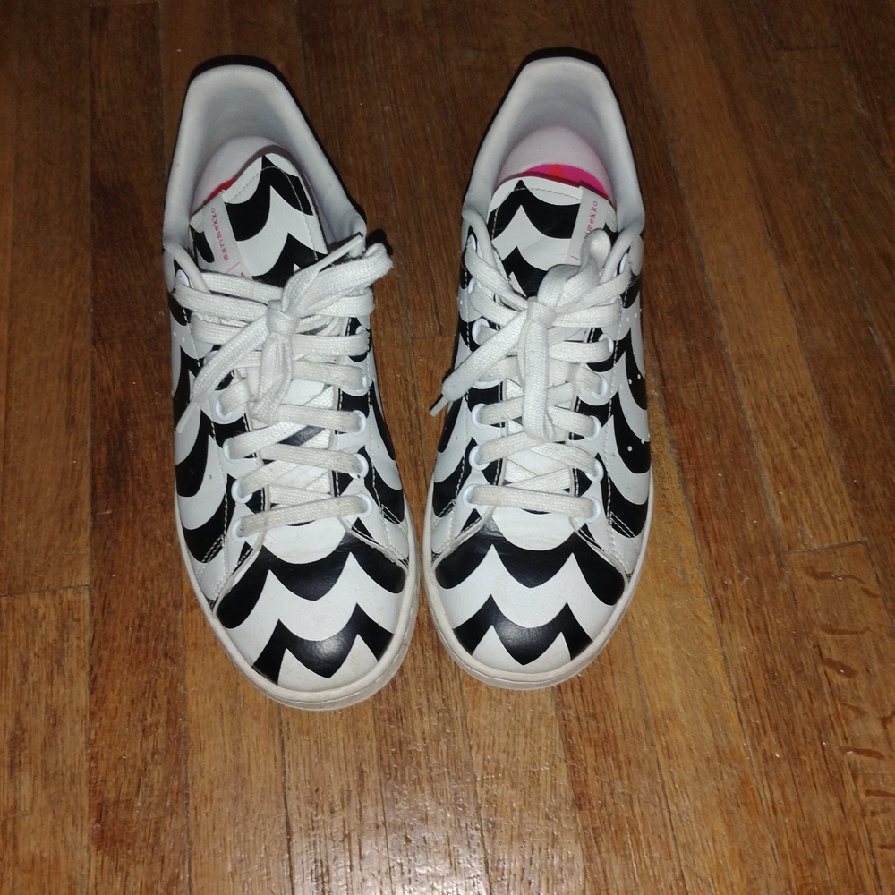 Adidas Marimekko Womens Black & White Wave-Print Sneakers